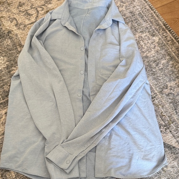 lululemon athletica Light Blue Casual Button Down Shirt - Picture 1 of 1